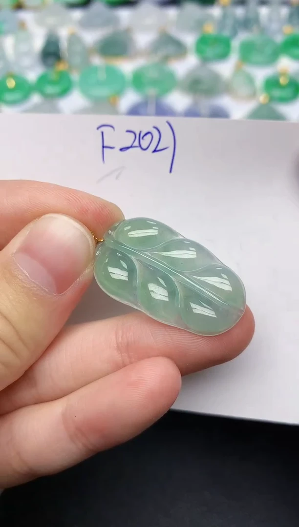 颈饰18K金镶嵌翡翠 天然缅甸A货翡翠百元以上9元证书费自理