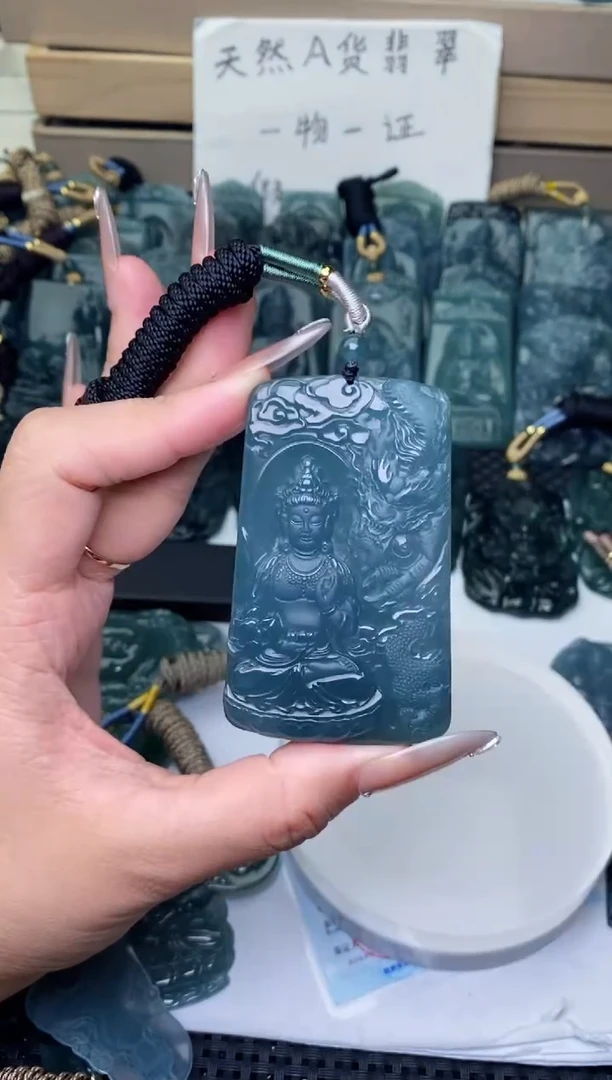 颈饰未镶嵌翡翠