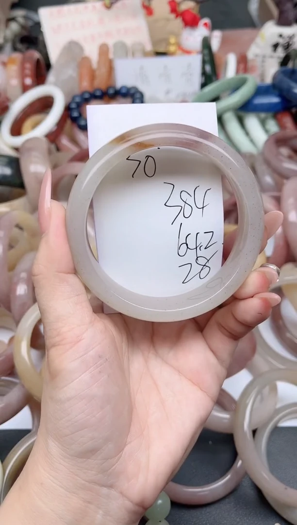 未镶嵌手镯石英质玉384