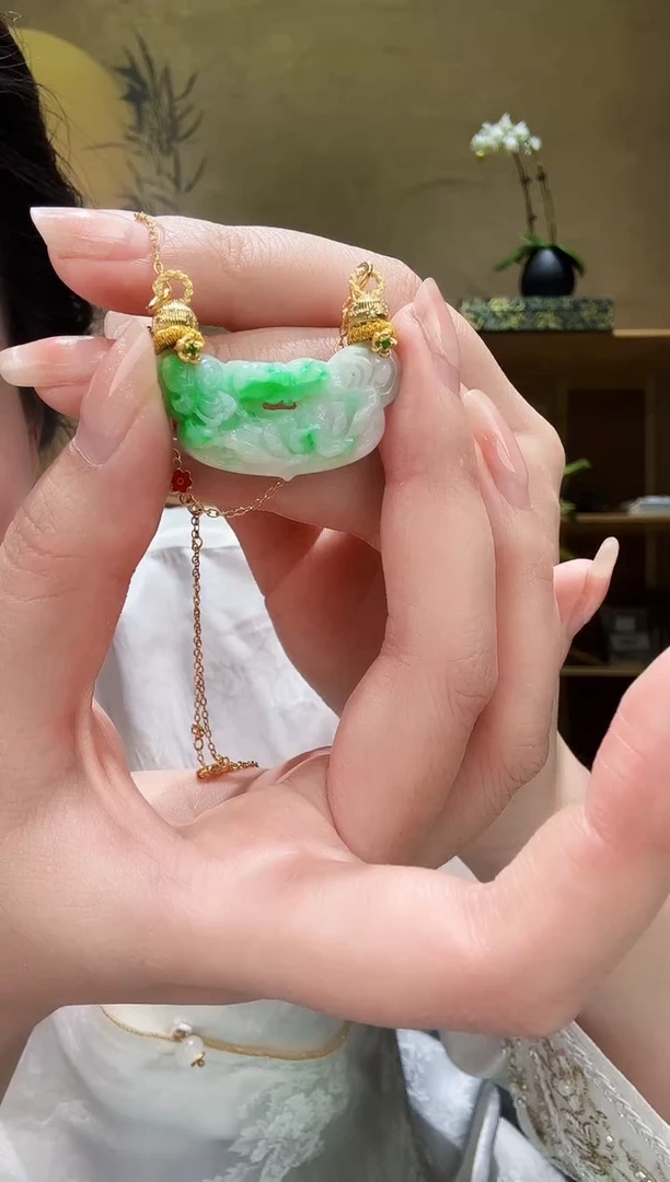 颈饰未镶嵌翡翠吊坠