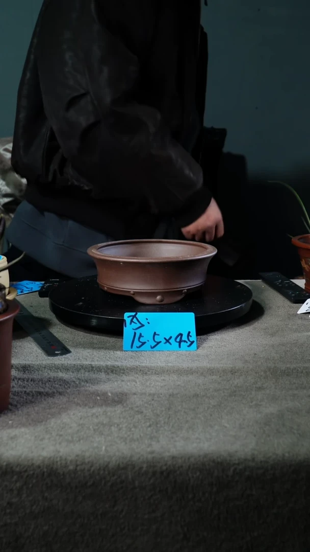 A宜兴紫砂小花盆