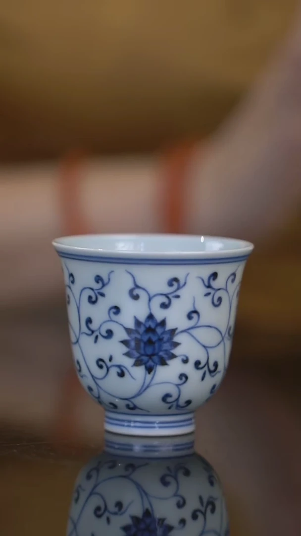杯昀溪山房-青花缠枝莲岩茶杯