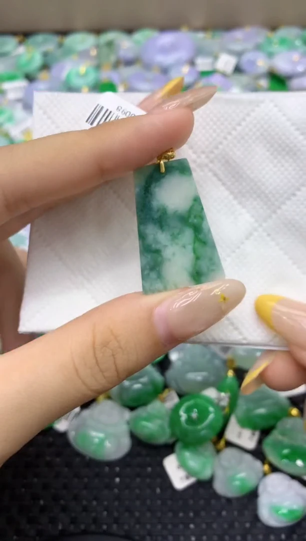 颈饰未镶嵌翡翠天然缅甸翡翠A货