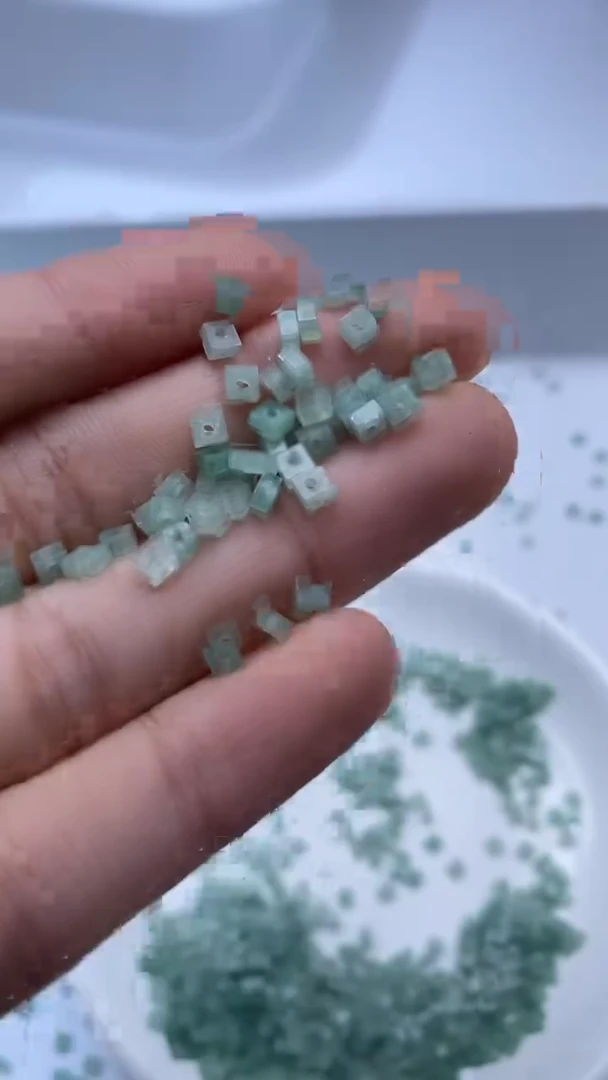 颈饰未镶嵌石英岩玉W1232-绿东陵方块2*1mm*70颗