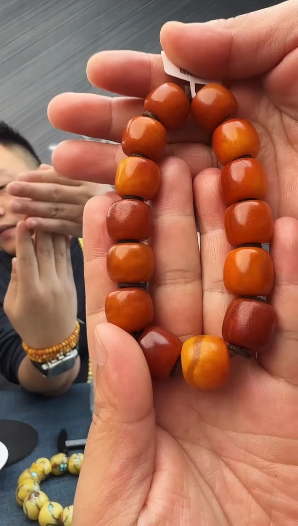 蜜蜡未镶嵌珠宝奇石假一罚十微瑕44，多样性发其一