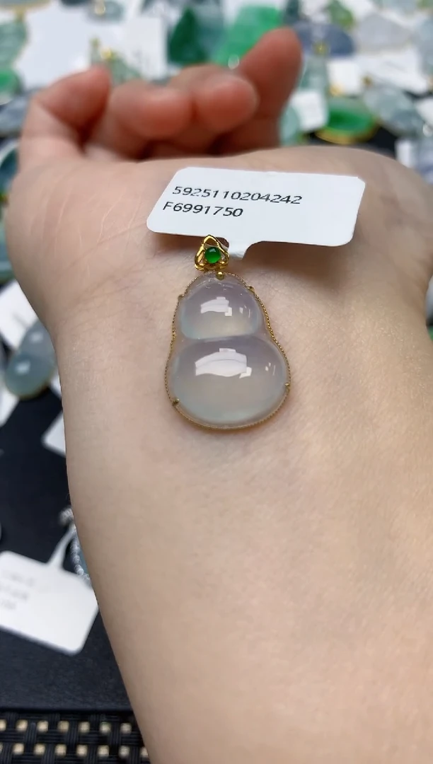 颈饰18K金镶嵌翡翠天然缅甸A货翡翠