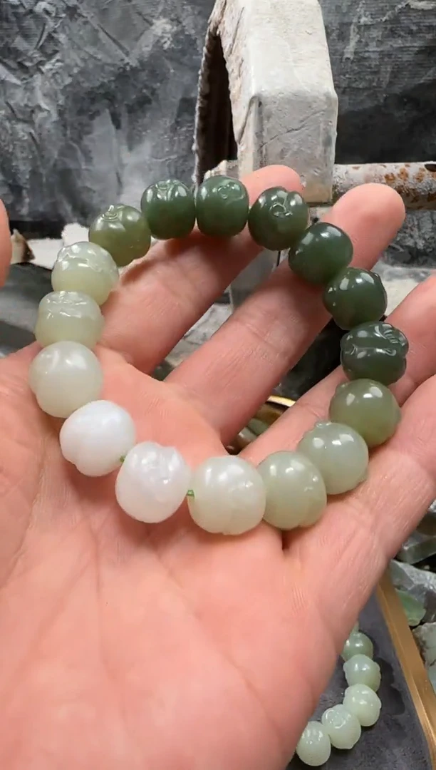 和田玉未镶嵌颈饰手串