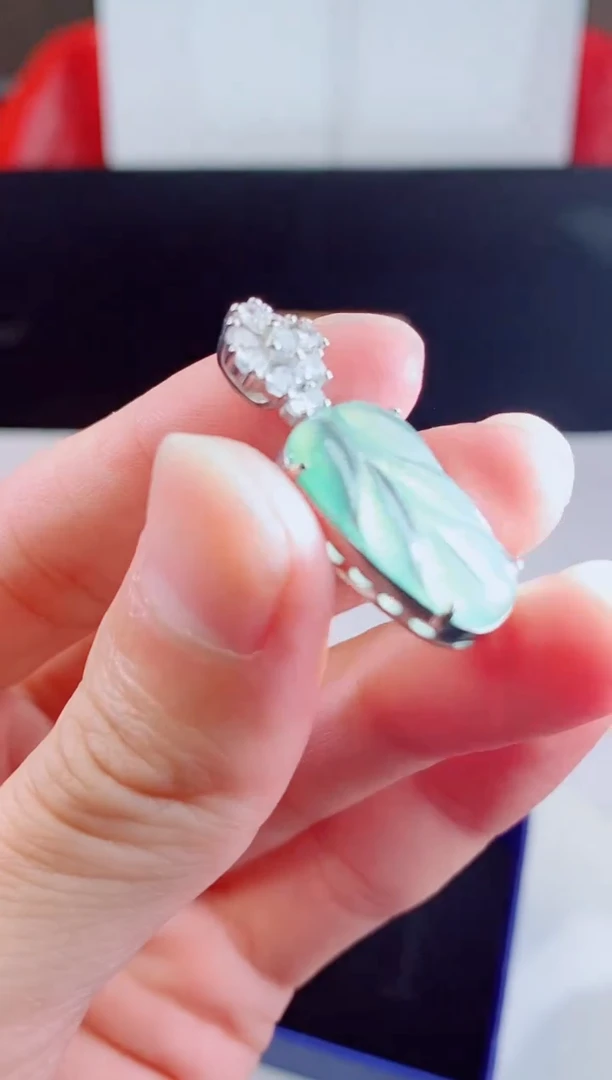 颈饰未镶嵌翡翠