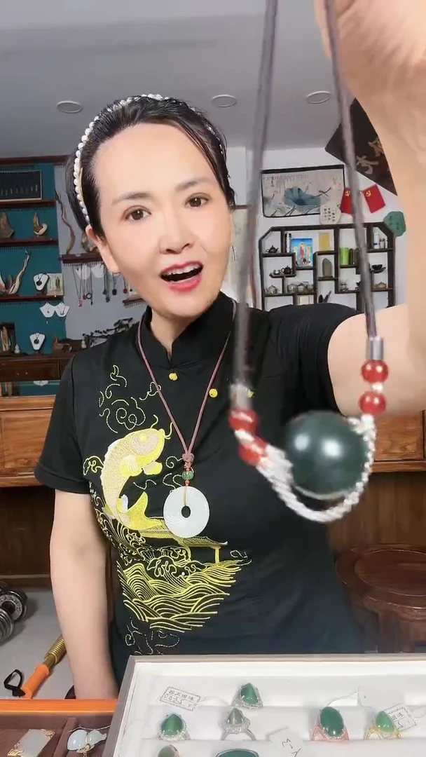 和田玉未镶嵌吊坠(赠链)青玉珠子