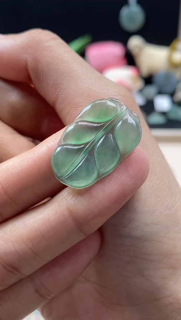【闪购商品】翡翠颈饰未镶嵌翡翠晴绿叶子