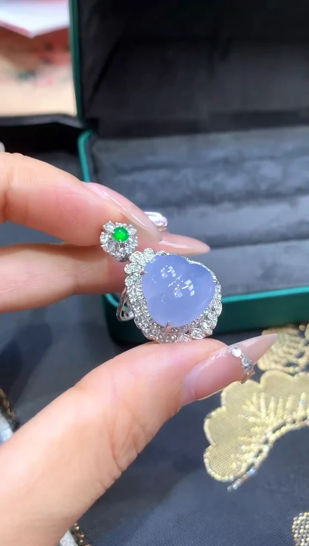 18K金镶嵌挂件翡翠葫芦