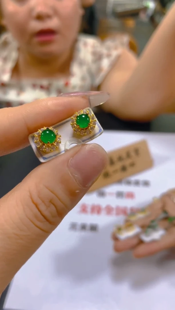 翡翠未镶嵌耳饰多样性发一