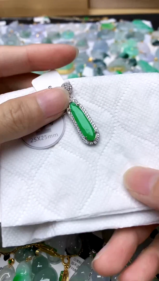 颈饰银S925镶嵌翡翠天然A货翡翠
