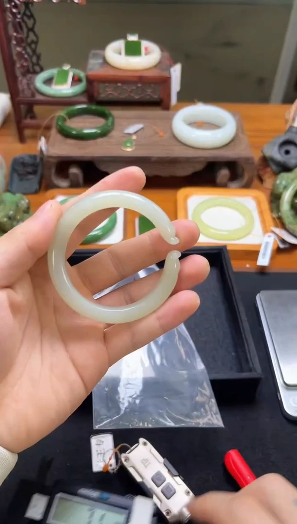 未镶嵌手镯和田玉青海青白猫爪 51+圈 1