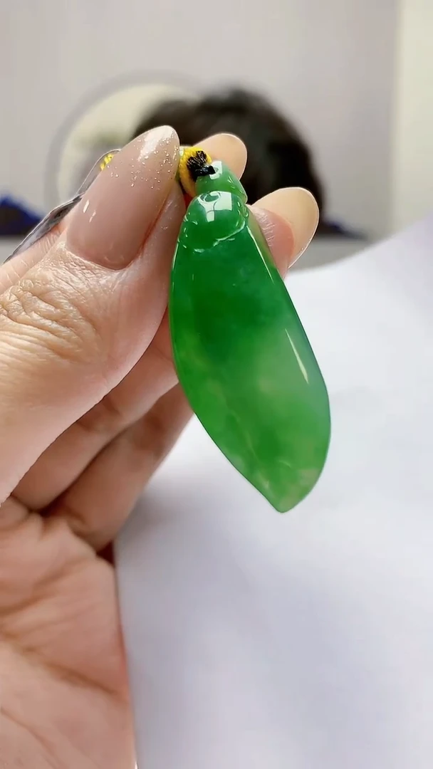 未镶嵌定制翡翠5145MM-毛货挂件130