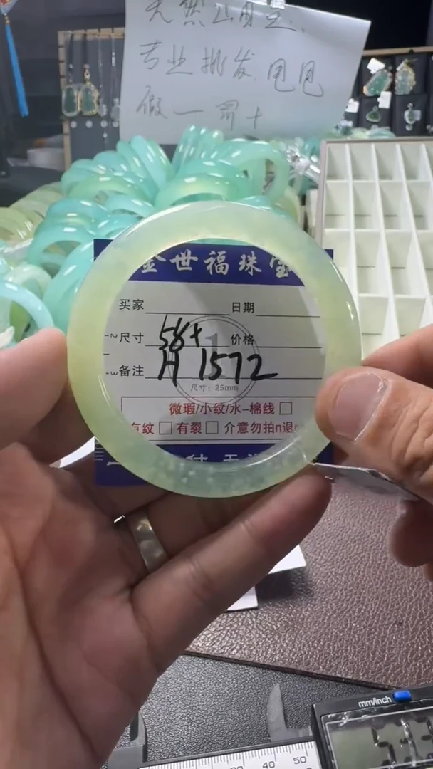 未镶嵌蛇纹石玉手镯1