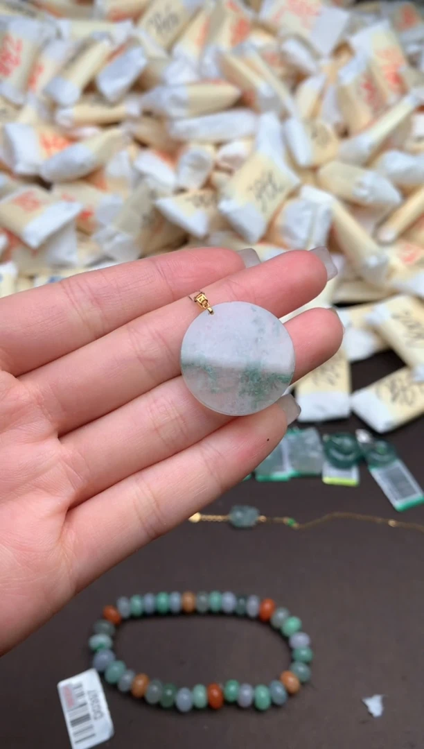 【闪购商品】翡翠挂件18K金镶嵌 —