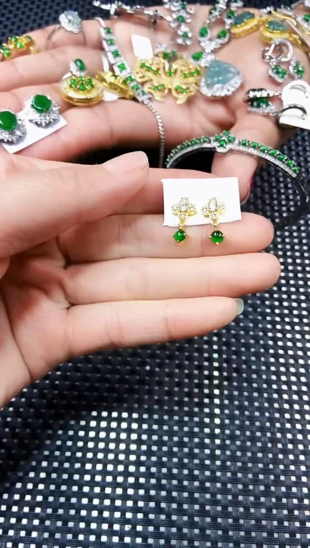 【闪购商品】翡翠耳饰未镶嵌11111111111