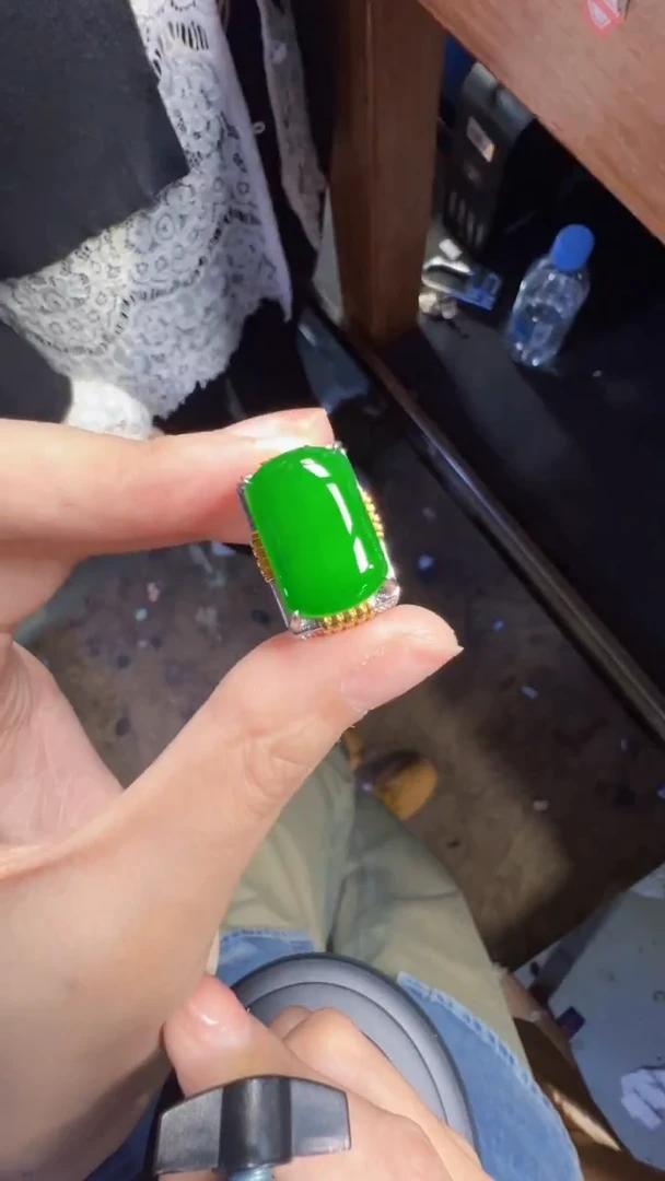 未镶嵌定制翡翠翡翠A货有轻微色差属于正常现象，戒指多样性发货1