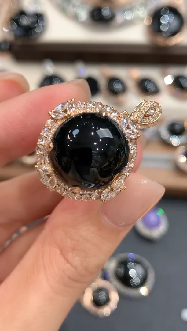 18K金镶嵌戒指翡翠小*薇q6