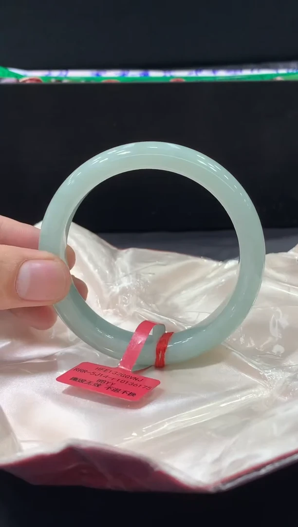 未镶嵌手镯翡翠翡翠手镯