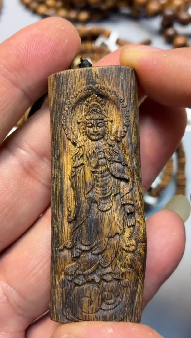 沉香吊坠 海南红金猊雕刻吊坠多样性发其一