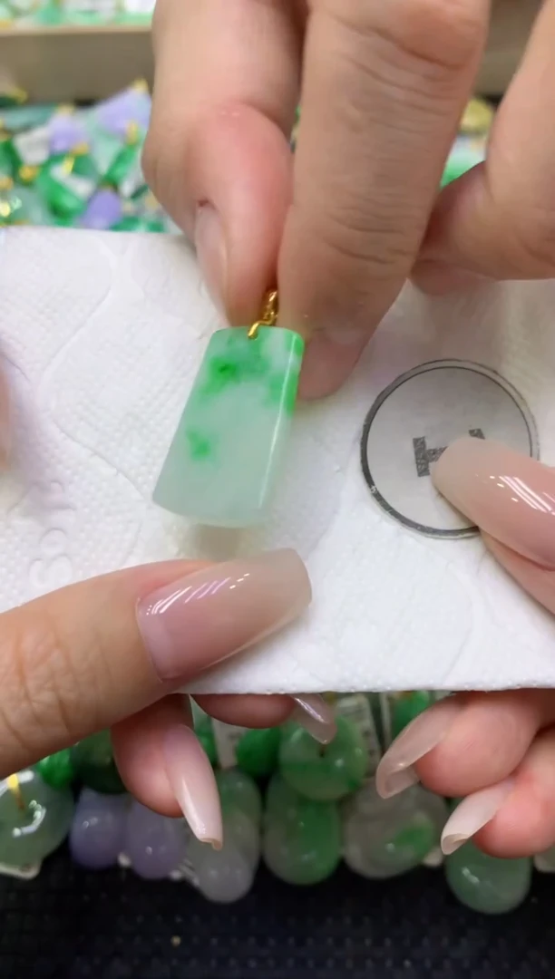 颈饰未镶嵌翡翠天然缅甸翡翠A货