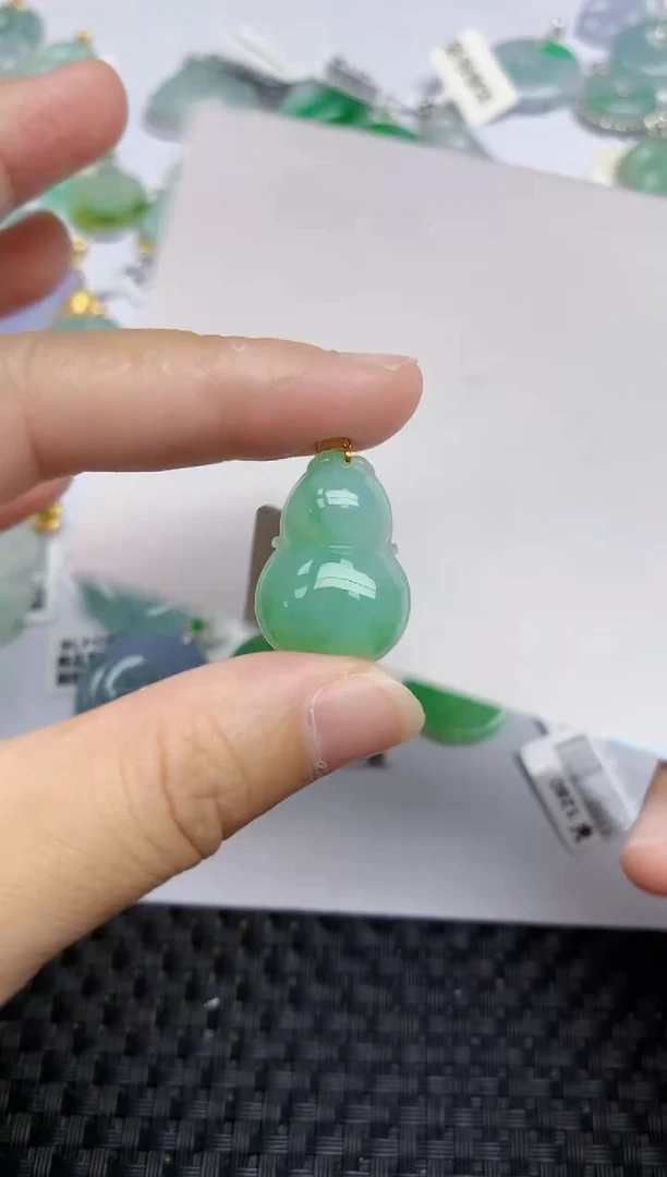 翡翠18K金镶嵌颈饰天然A货翡翠