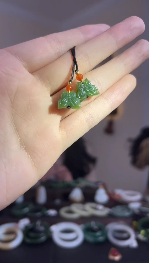 颈饰未镶嵌和田玉蝴蝶 多样性发其一