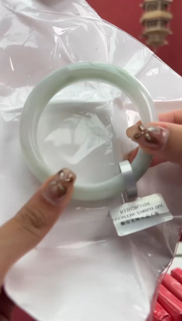 【闪购商品】翡翠手镯未镶嵌4手镯