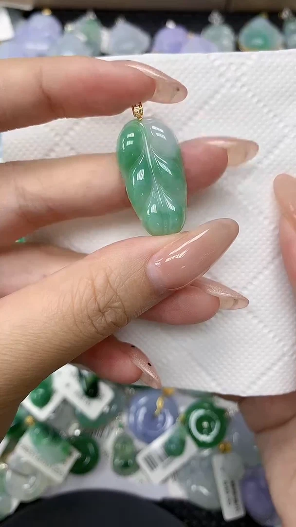 颈饰18K金镶嵌翡翠11111111111111