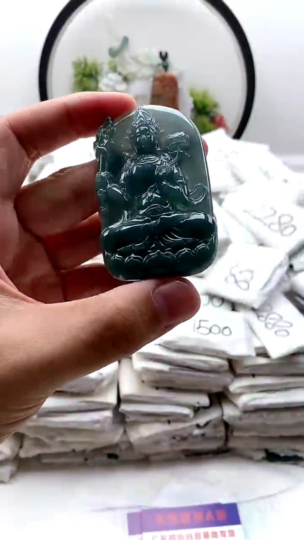 颈饰未镶嵌翡翠虚空藏