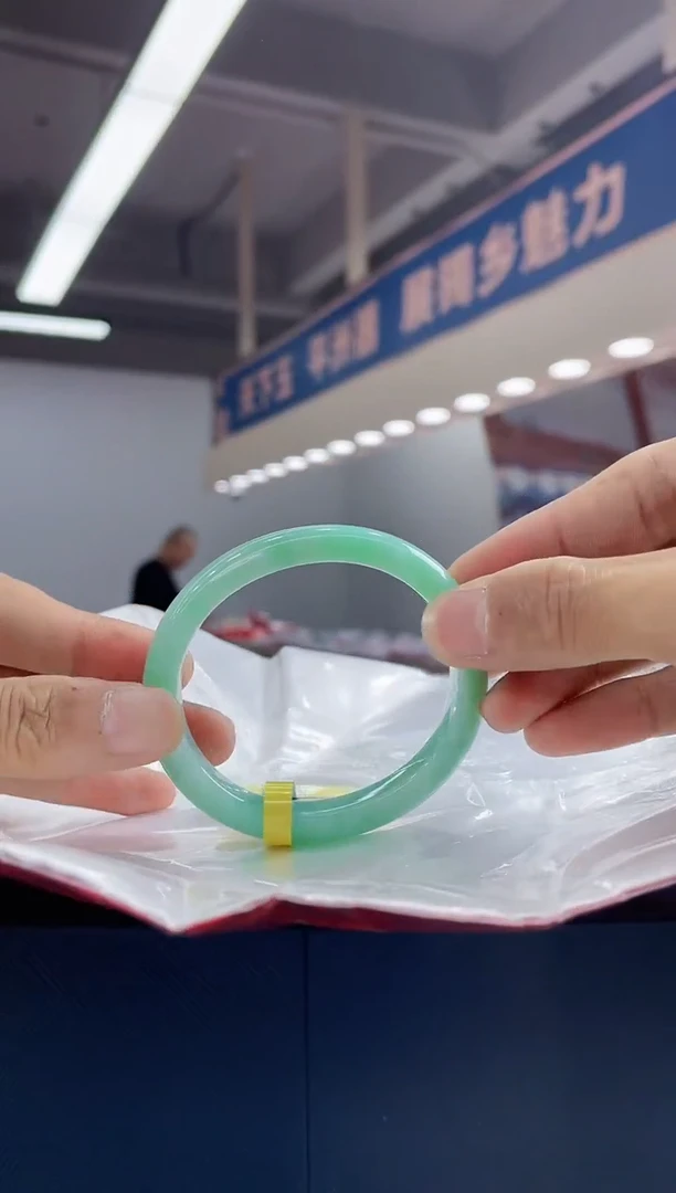 翡翠手镯（贵妃镯）未镶嵌手镯14