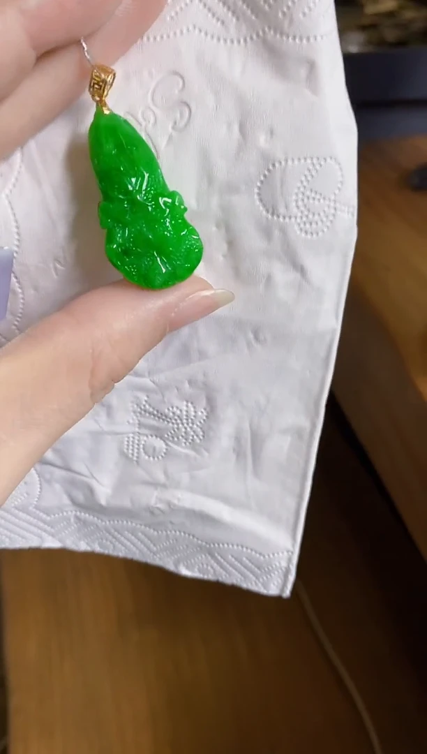 翡翠18K金镶嵌颈饰白菜