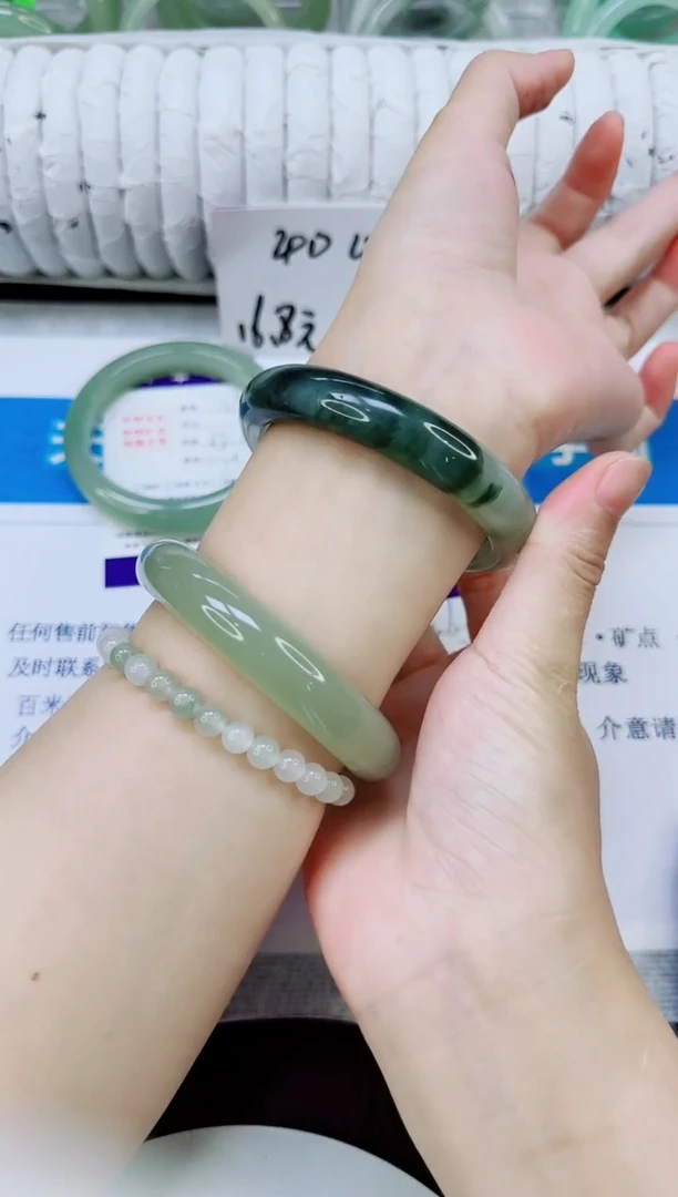未镶嵌手镯石英质玉136/54.7