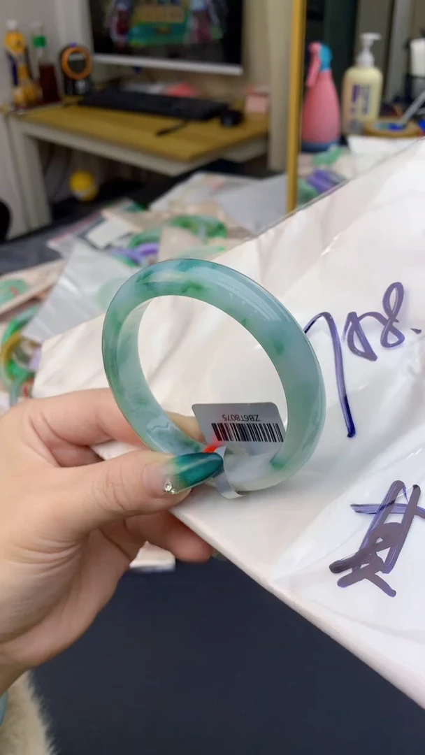 【闪购商品】翡翠手镯未镶嵌0666015297