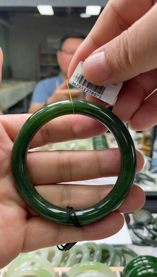 【闪购商品】和田玉手镯未镶嵌编码 8022圈口56-58