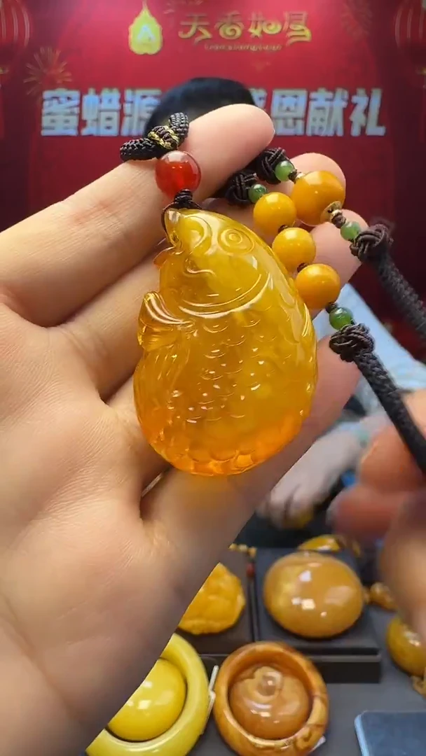 琥珀吊坠(不含链)未镶嵌天然保真蜜蜡雕刻件套装（送绳子）