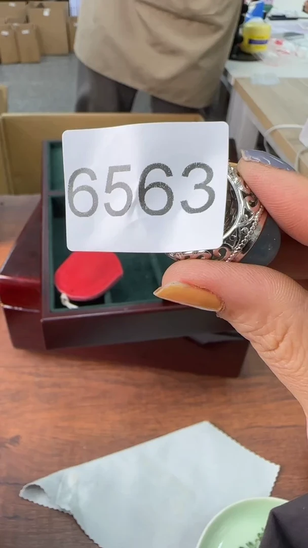 撕开云雾就会看见光