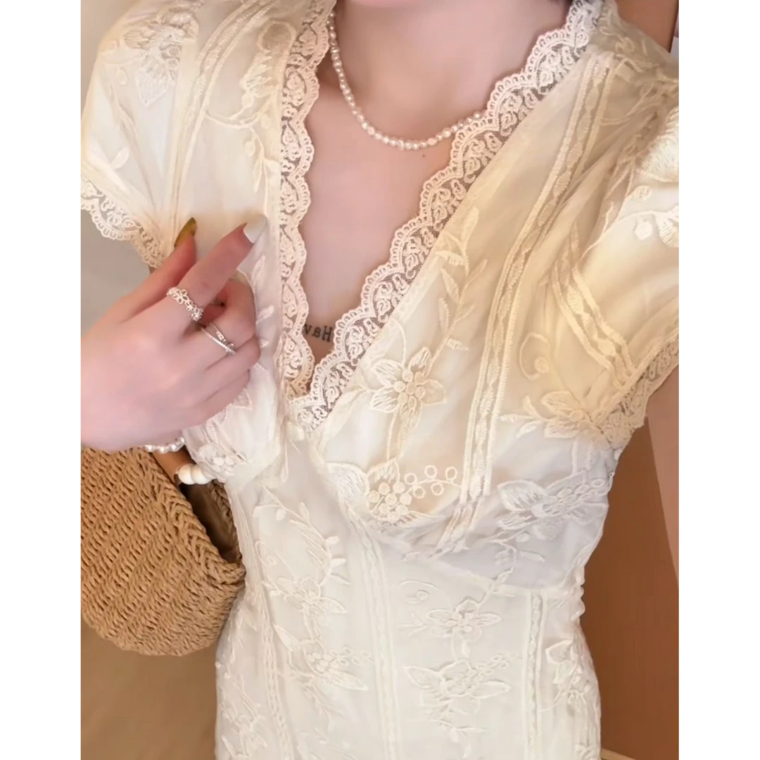 法式V领甜美刺绣连衣裙夏季温柔风初恋茶歇收腰公主裙