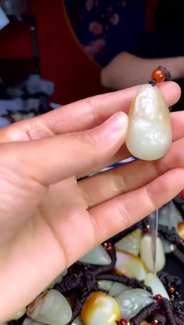 和田玉未镶嵌颈饰1