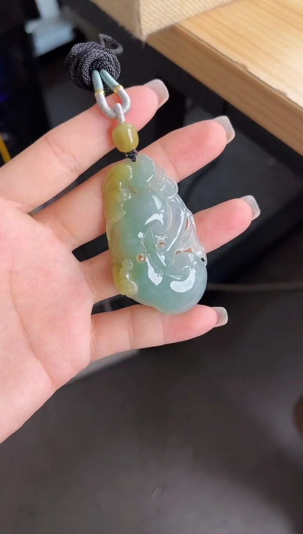 翡翠未镶嵌颈饰吊坠