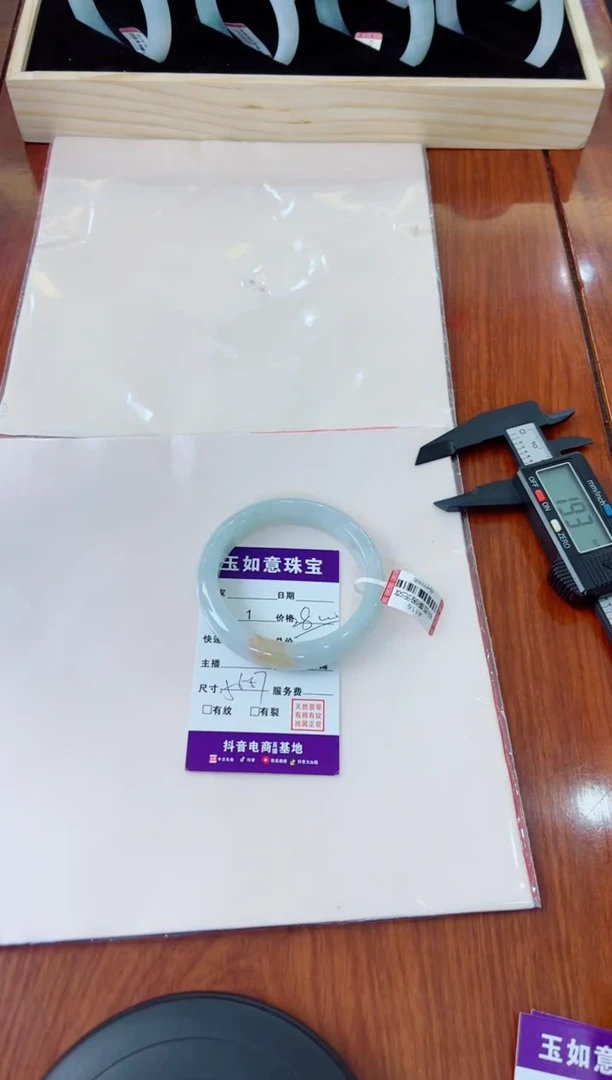 翡翠手镯未镶嵌樂**?手镯