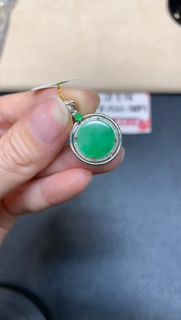 【闪购商品】翡翠颈饰18K金镶嵌【无鉴赏期