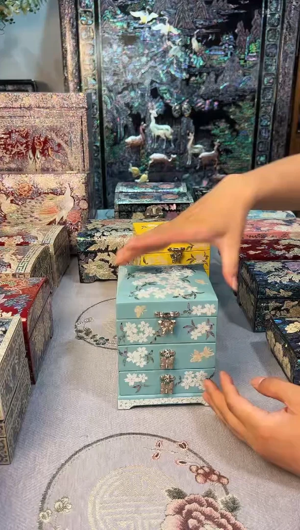 绒布底·弘贝雅螺钿漆器文化馆