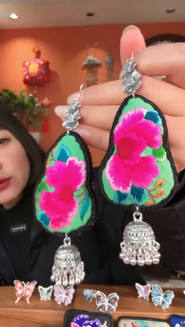 织绣手工苗绣刺绣饰品13