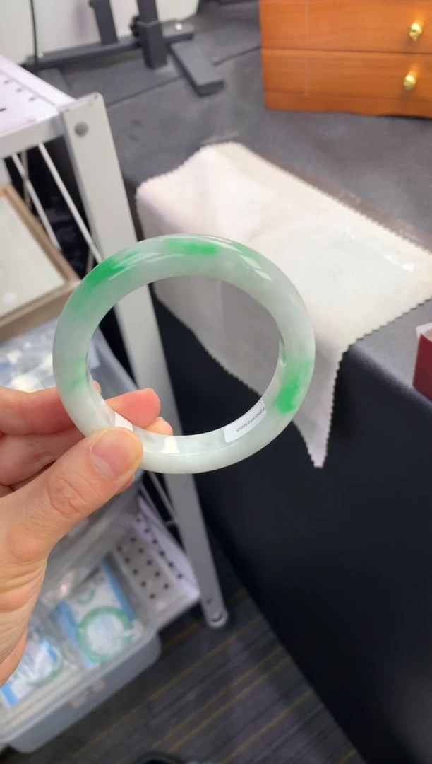 未镶嵌手镯翡翠 退货需手镯吊牌标签完好