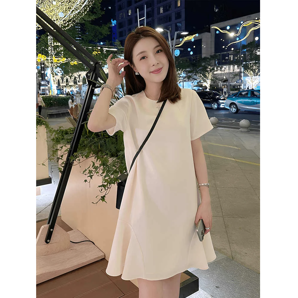 轻奢时尚复古短袖连衣裙女2025新款夏季独特通勤法式荷叶边小黑裙