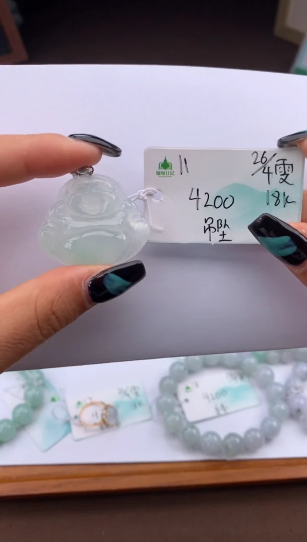 翡翠未镶嵌颈饰自带#送礼#，下单联系客服核对地址~