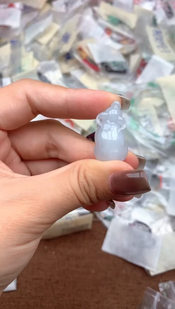 未镶嵌挂件翡翠—